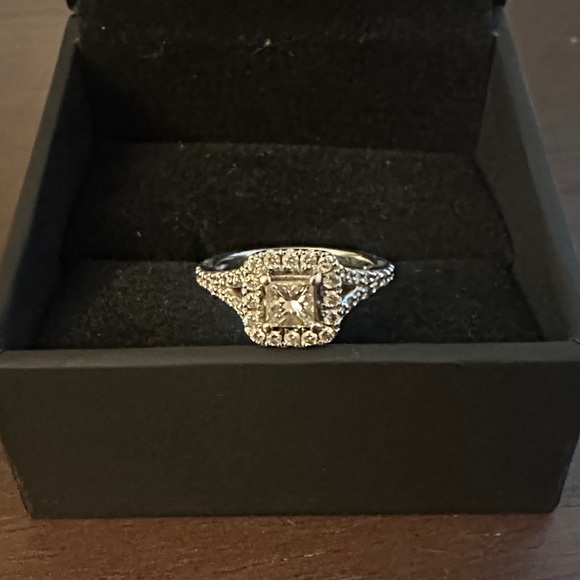 Elegant Silver Women’s Diamond Rings - Picture 5 of 11